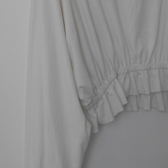 White Peasant Style Guess Top Size L - Picture 4 of 9